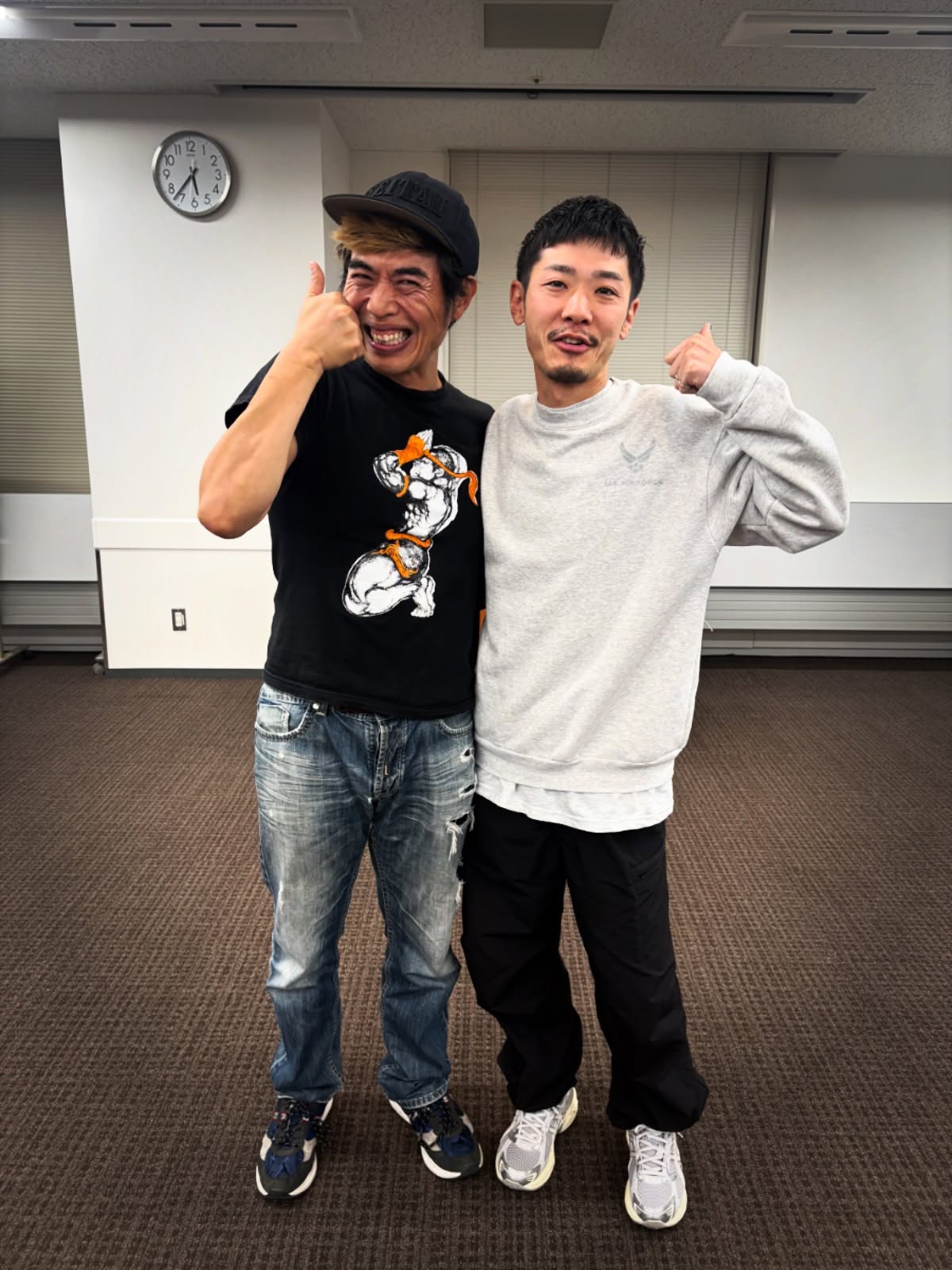 KXTセミナーに参加してきました🌿

これまでのKYTとはまた違う、新しい手技療法でした。
ケン先生をはじめ先生方の熱心なご指導に感謝です。
ありがとうございました。

学んでいて思うのは、
今の痛みを取ることも大事だけど、 
これから先に起こりうる姿勢の歪みや痛みなどの
体の不調を"つくらないこと"も
同じくらい大切だということ。

日々の施術を通して、
地域のみなさんや通ってくださる方々が
10年後も20年後も、
自分の体で好きなことを楽しめるように…。 
そんな未来を一緒につくっていきたいと思っています🦉

これからも学び続け、手を磨いていきます。

#郡山#整体#鍼灸#美容鍼#KXT#KYT#ふくろう施術院#郡山整体#健康な未来へ#痛みのない暮らし#腰#肩#首#膝#股関節