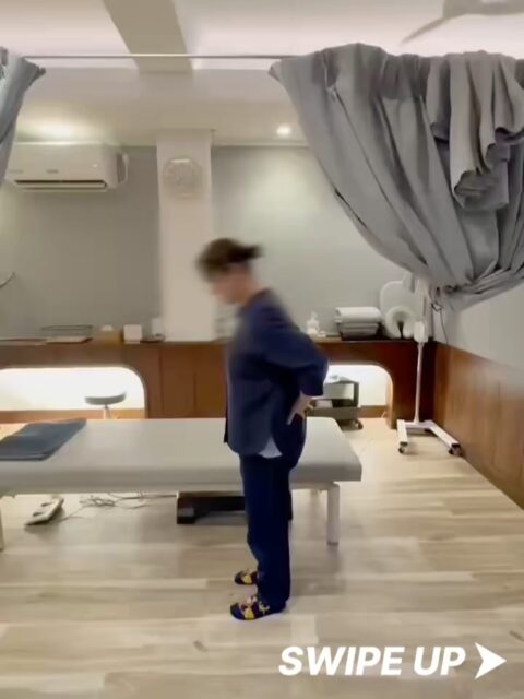 🦉
【ギックリ腰before→after】

新しい環境になると、職場や教室など、慣れない人間関係に戸惑うことって多いですよね。

気づかないうちに無理をして、心も体も余裕がなくなってしまうこともあります。

そんな時こそ、頑張ることよりも自分を少しだけ労わる時間を大切にしてみてください。

新生活のストレスは、食欲が落ちたり、眠れなくなったりと体にも影響が出やすいものです。

うまくいかなかったことに目を向けるより、
「今日できたこと」「うまくいったこと」に目を向けてみる。

例えば、休日にゆっくり湯船に浸かりながら、
今日の自分を振り返ってみるのもひとつ。

小さなことでもいいので、
「できたこと」を数えてみてください。

それだけでも、少し心と体が軽くなるはずです。
⁡
 #郡山 #整体 #腰痛 #美容鍼 #鍼灸